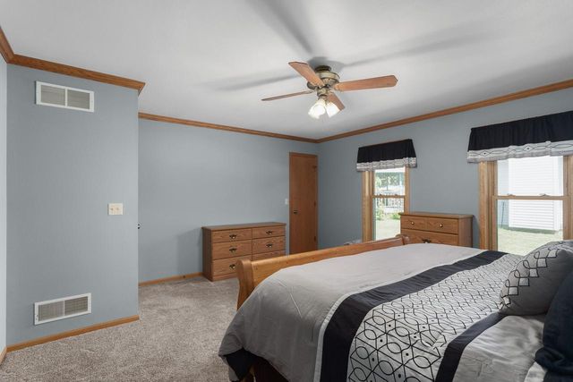 706 Woodbridge TRAIL, Watertown, WI 53094