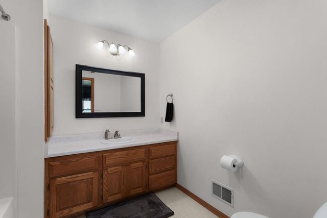 706 Woodbridge TRAIL, Watertown, WI 53094