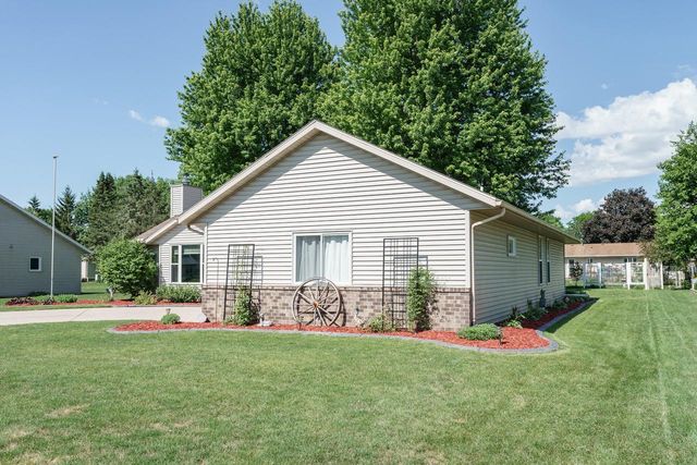 706 Woodbridge TRAIL, Watertown, WI 53094