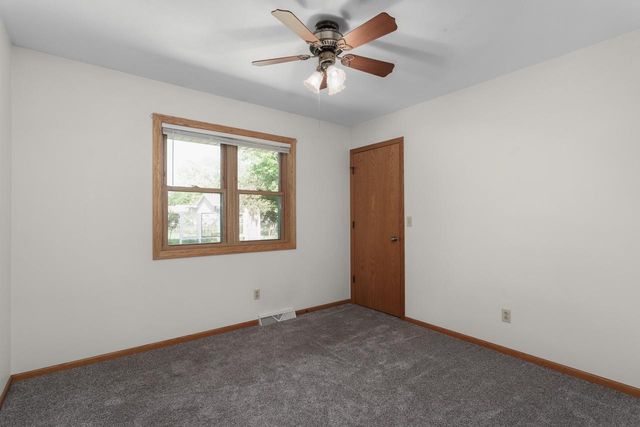 706 Woodbridge TRAIL, Watertown, WI 53094
