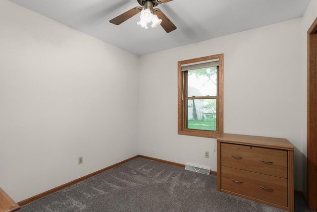 706 Woodbridge TRAIL, Watertown, WI 53094