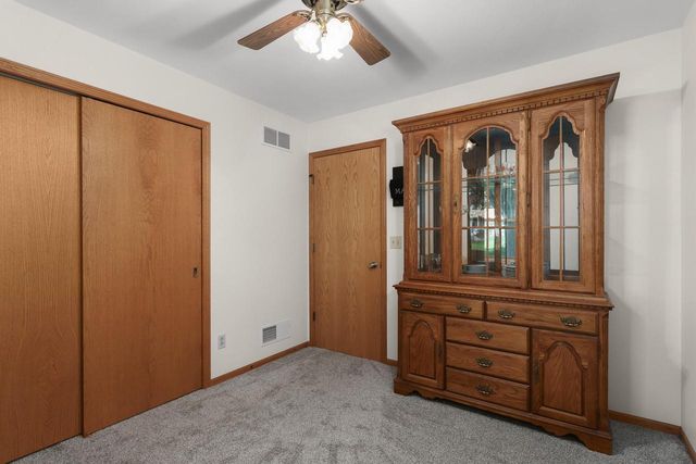 706 Woodbridge TRAIL, Watertown, WI 53094