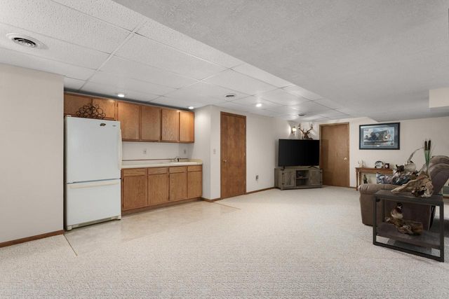 706 Woodbridge TRAIL, Watertown, WI 53094