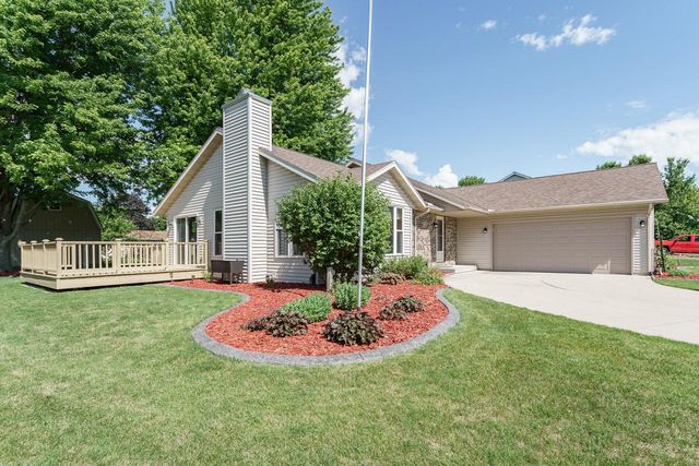 706 Woodbridge TRAIL, Watertown, WI 53094