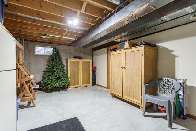 706 Woodbridge TRAIL, Watertown, WI 53094