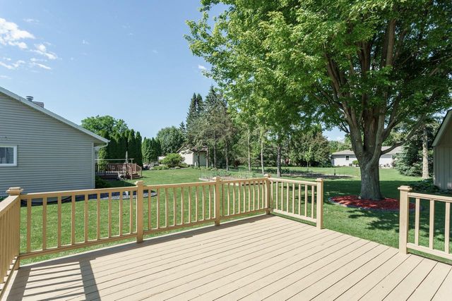 706 Woodbridge TRAIL, Watertown, WI 53094