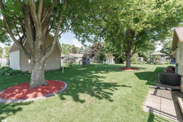 706 Woodbridge TRAIL, Watertown, WI 53094