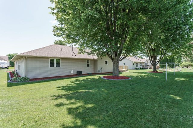 706 Woodbridge TRAIL, Watertown, WI 53094