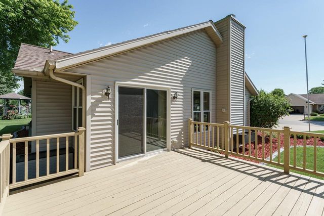 706 Woodbridge TRAIL, Watertown, WI 53094