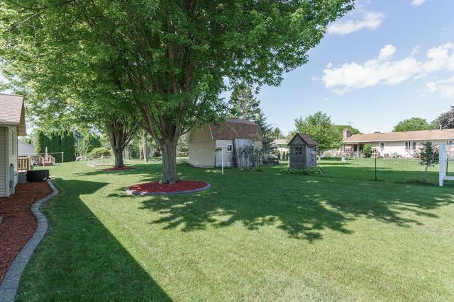 706 Woodbridge TRAIL, Watertown, WI 53094