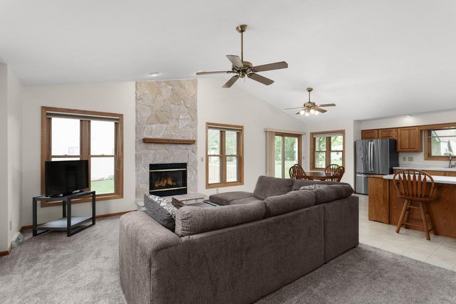 706 Woodbridge TRAIL, Watertown, WI 53094