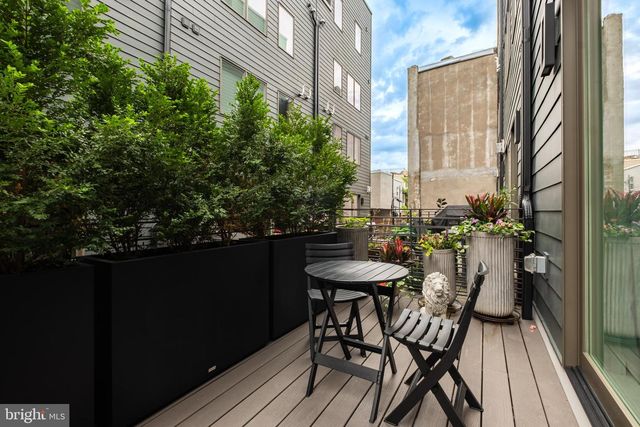 1939 CHRISTIAN ST, Philadelphia, PA 19146