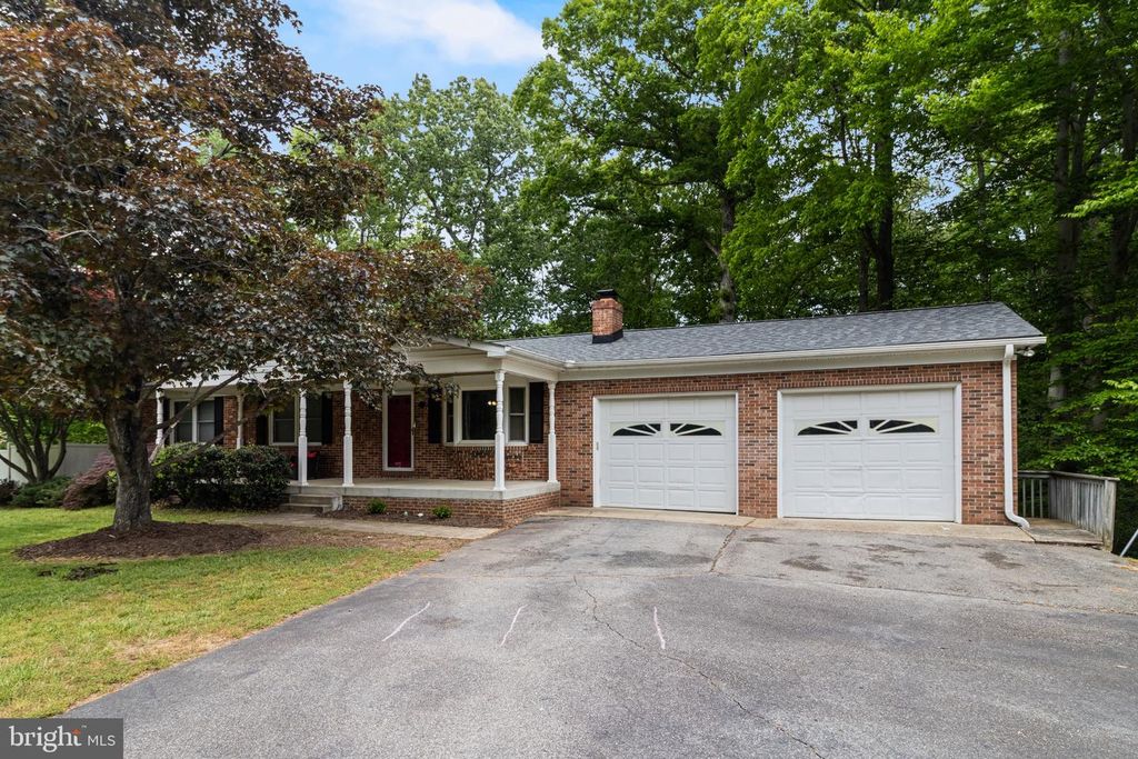 Image 2 of property listing at 27104 HARTWELL CT, Mechanicsville, MD 20659