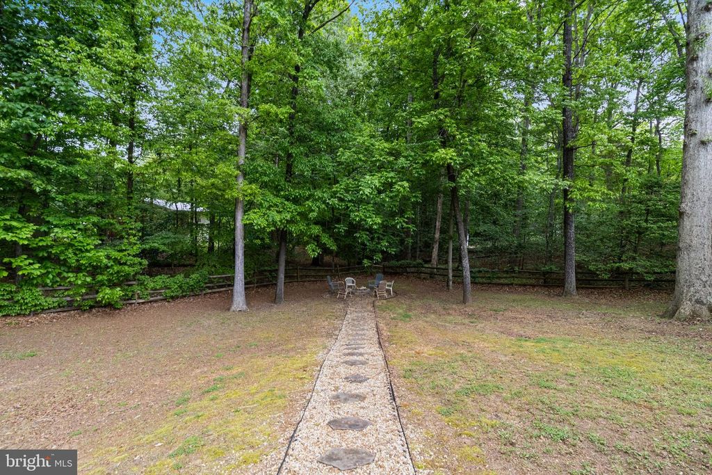 Image 5 of property listing at 27104 HARTWELL CT, Mechanicsville, MD 20659