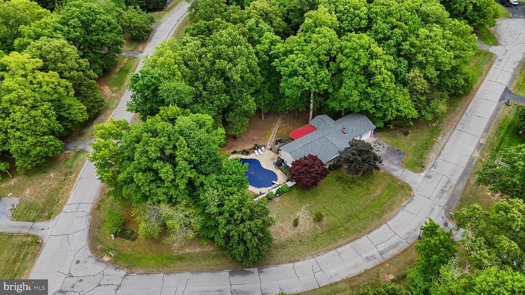 Image 7 of property listing at 27104 HARTWELL CT, Mechanicsville, MD 20659