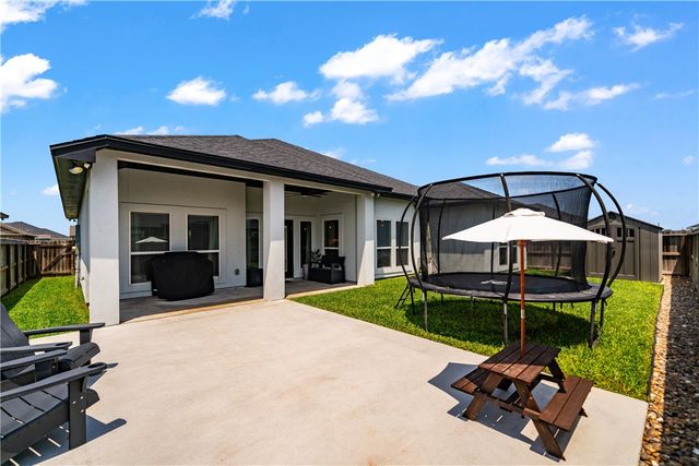 7825 Hulk Dr, Corpus Christi, TX 78414