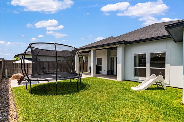 7825 Hulk Dr, Corpus Christi, TX 78414