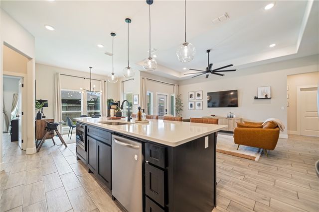 7825 Hulk Dr, Corpus Christi, TX 78414