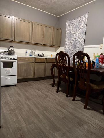 1421 S 8TH Street, Council Bluffs, IA 51501