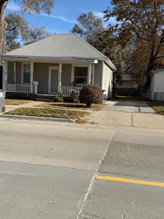 1421 S 8TH Street, Council Bluffs, IA 51501