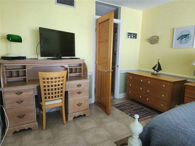 6268 PALMA DEL MAR BOULEVARD S 111, St Petersburg, FL 33715