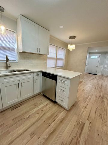 6755 S Bell Avenue, Chicago, IL 60636