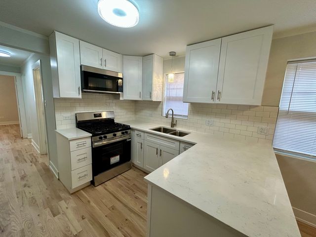 6755 S Bell Avenue, Chicago, IL 60636