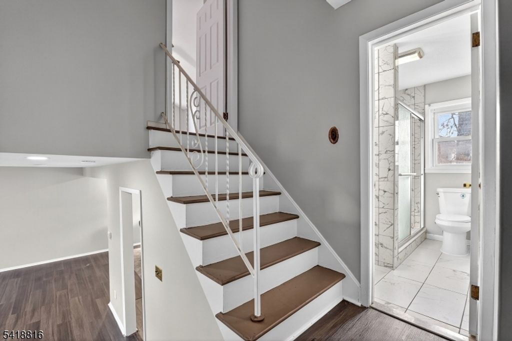 Image 18 of property listing at 569 Scotland Rd, Union Twp., NJ 07083