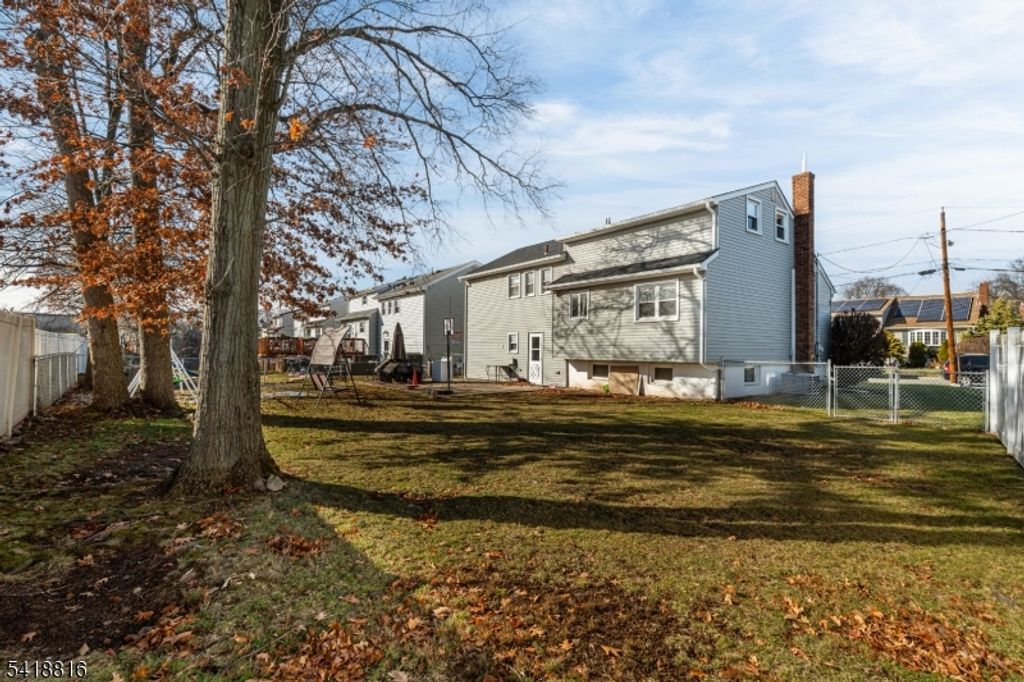 Image 23 of property listing at 569 Scotland Rd, Union Twp., NJ 07083