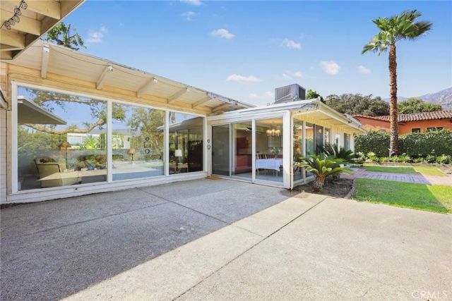 206 Oak Meadow Road, Sierra Madre, CA 91024