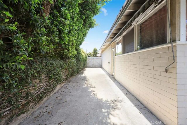 206 Oak Meadow Road, Sierra Madre, CA 91024
