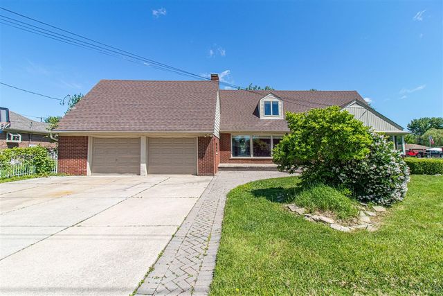 30007 Maison Street, Saint Clair Shores, MI 48082