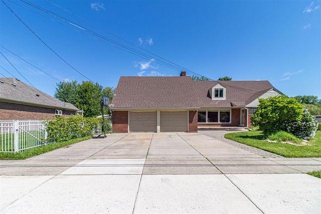30007 Maison Street, Saint Clair Shores, MI 48082