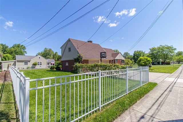 30007 Maison Street, Saint Clair Shores, MI 48082