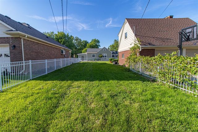 30007 Maison Street, Saint Clair Shores, MI 48082