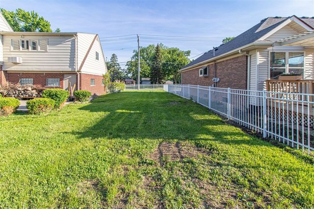 30007 Maison Street, Saint Clair Shores, MI 48082
