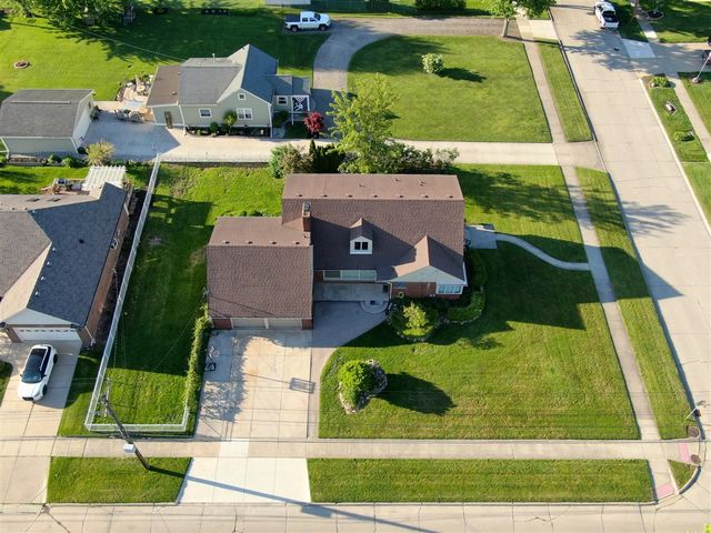 30007 Maison Street, Saint Clair Shores, MI 48082