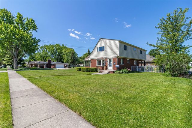 30007 Maison Street, Saint Clair Shores, MI 48082