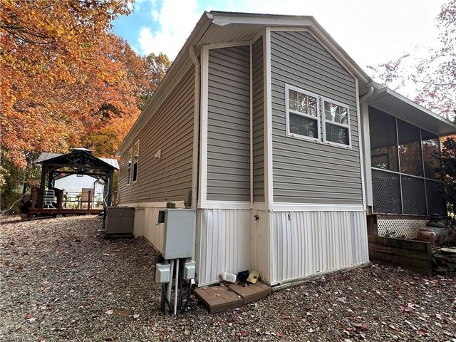 124 Humming bird Circle, New London, NC 28127