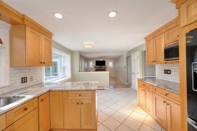 16 Stacey Way, Weymouth, MA 02190