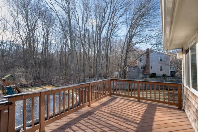 16 Stacey Way, Weymouth, MA 02190