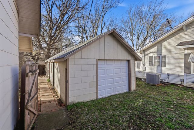 911 W 3rd Ave, El Dorado, KS 67042