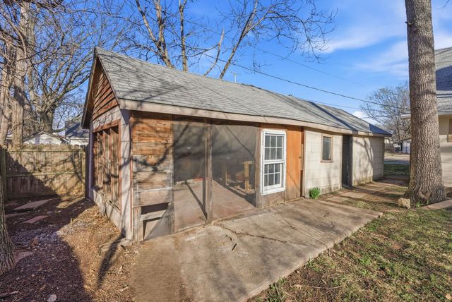 911 W 3rd Ave, El Dorado, KS 67042