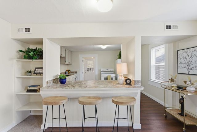 911 W 3rd Ave, El Dorado, KS 67042