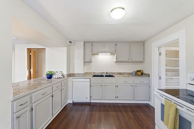 911 W 3rd Ave, El Dorado, KS 67042