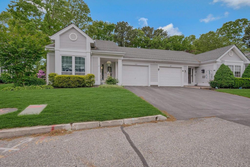 229 Glen Drive, Ridge, NY 11961