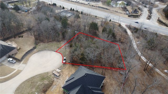 2602 E Red Deer Court, Fayetteville, AR 72701
