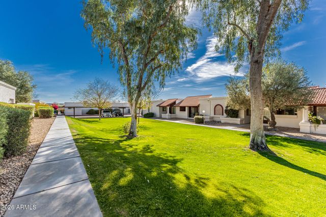 10815 W NORTHERN Avenue 102, Glendale, AZ 85307