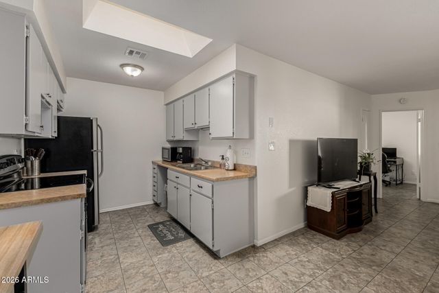 10815 W NORTHERN Avenue 102, Glendale, AZ 85307