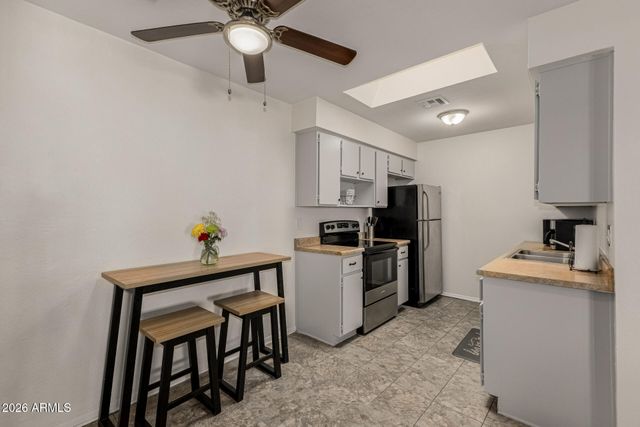 10815 W NORTHERN Avenue 102, Glendale, AZ 85307